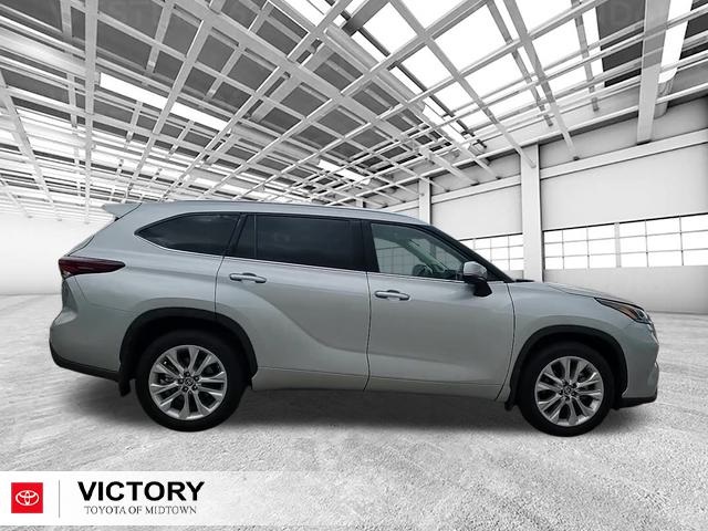 2024 Toyota Highlander Limited photo 2