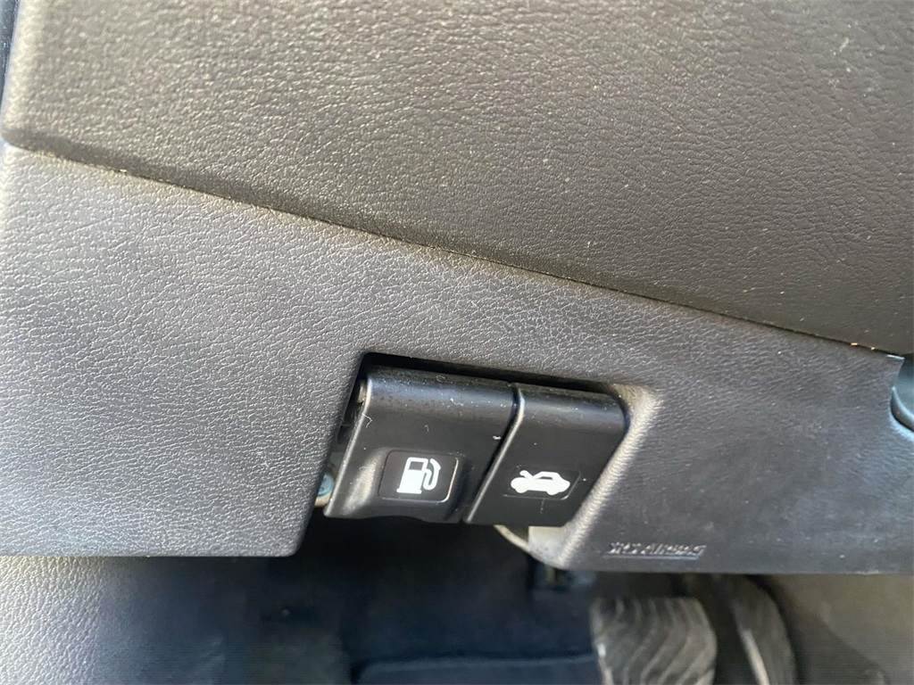 2020 Nissan Kicks S photo 24