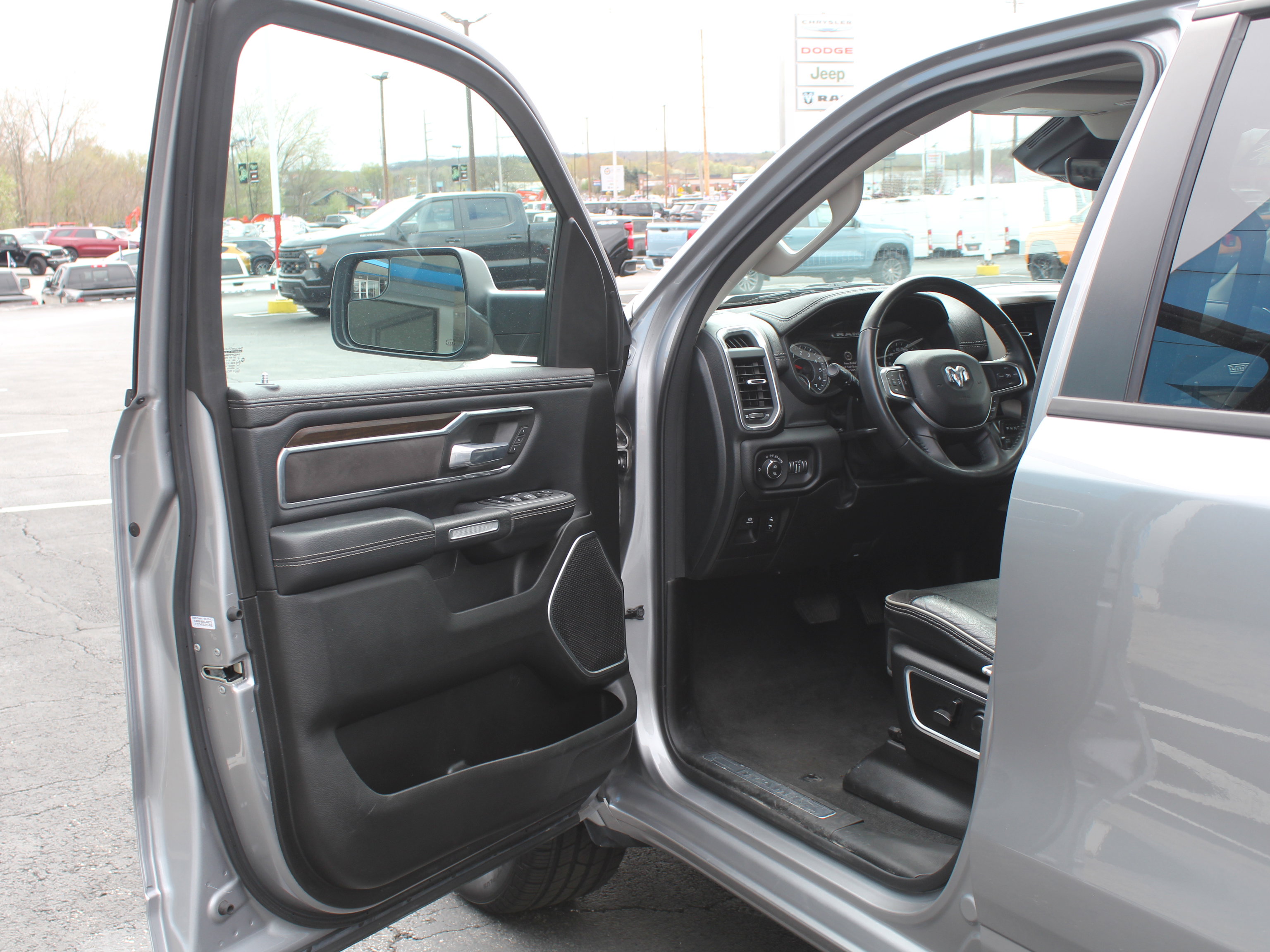 2022 Ram 1500 Laramie photo 12