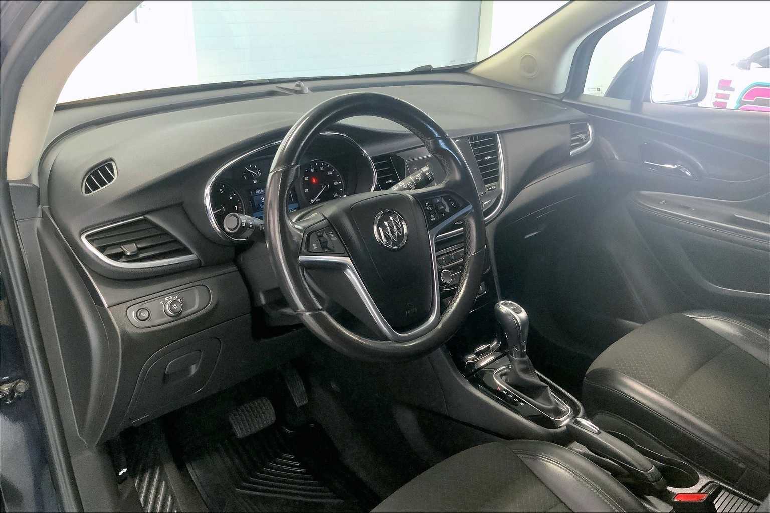 2022 Buick Encore Preferred photo 2