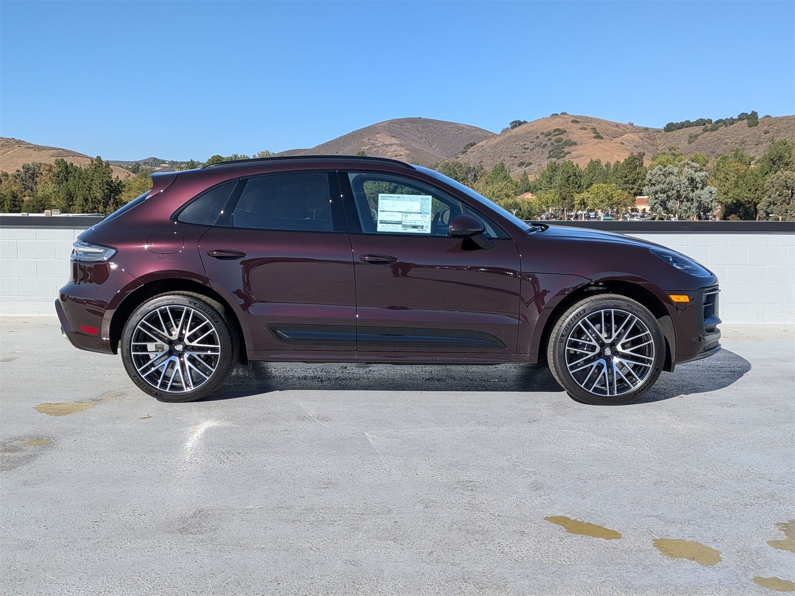 2026 Porsche Macan T photo 8
