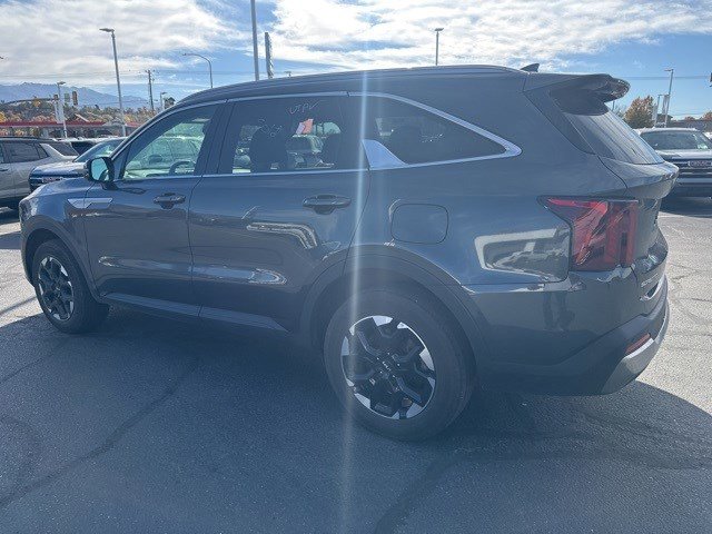 2024 Kia Sorento S photo 3