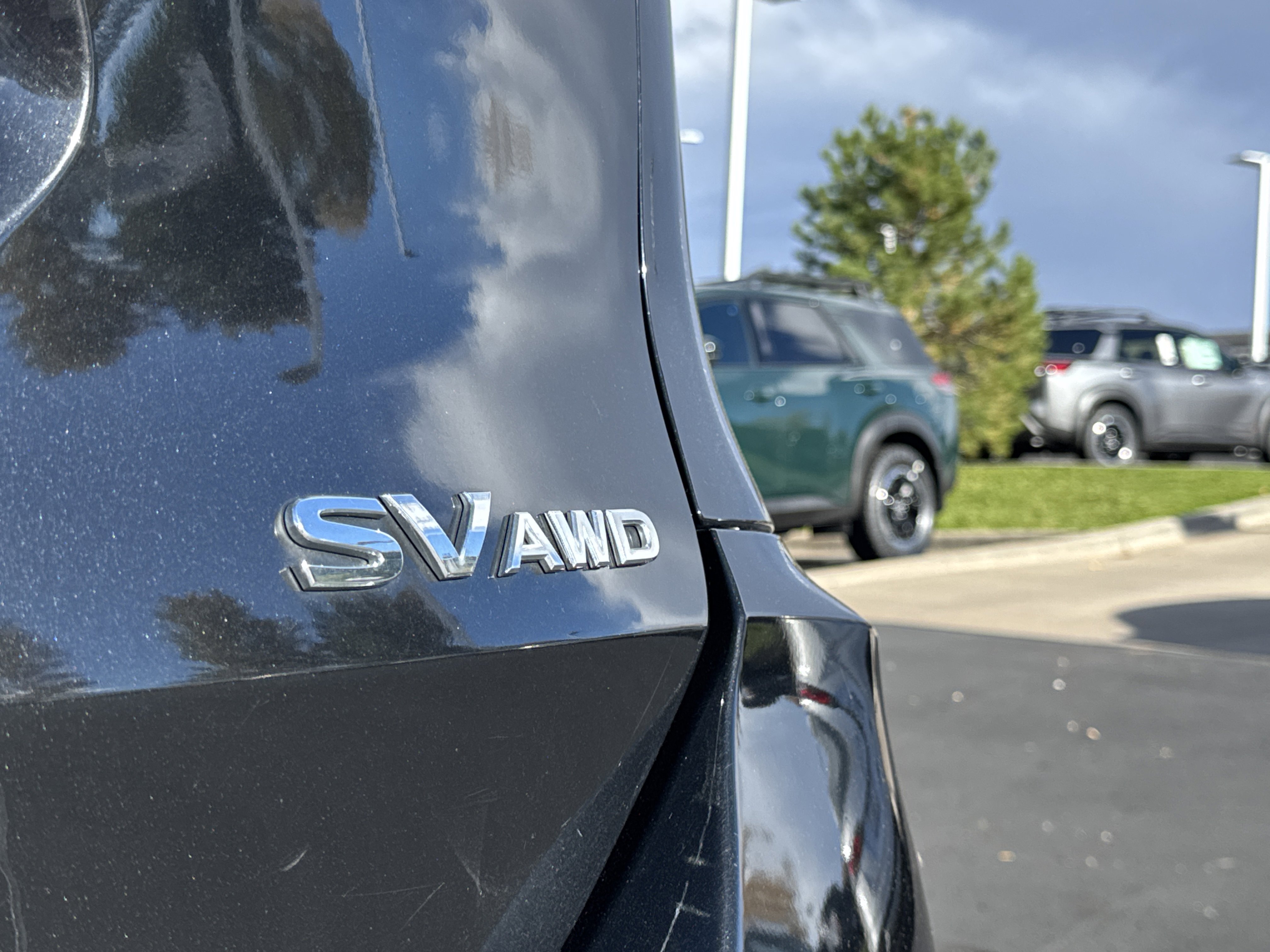 2018 Nissan Rogue SV photo 2