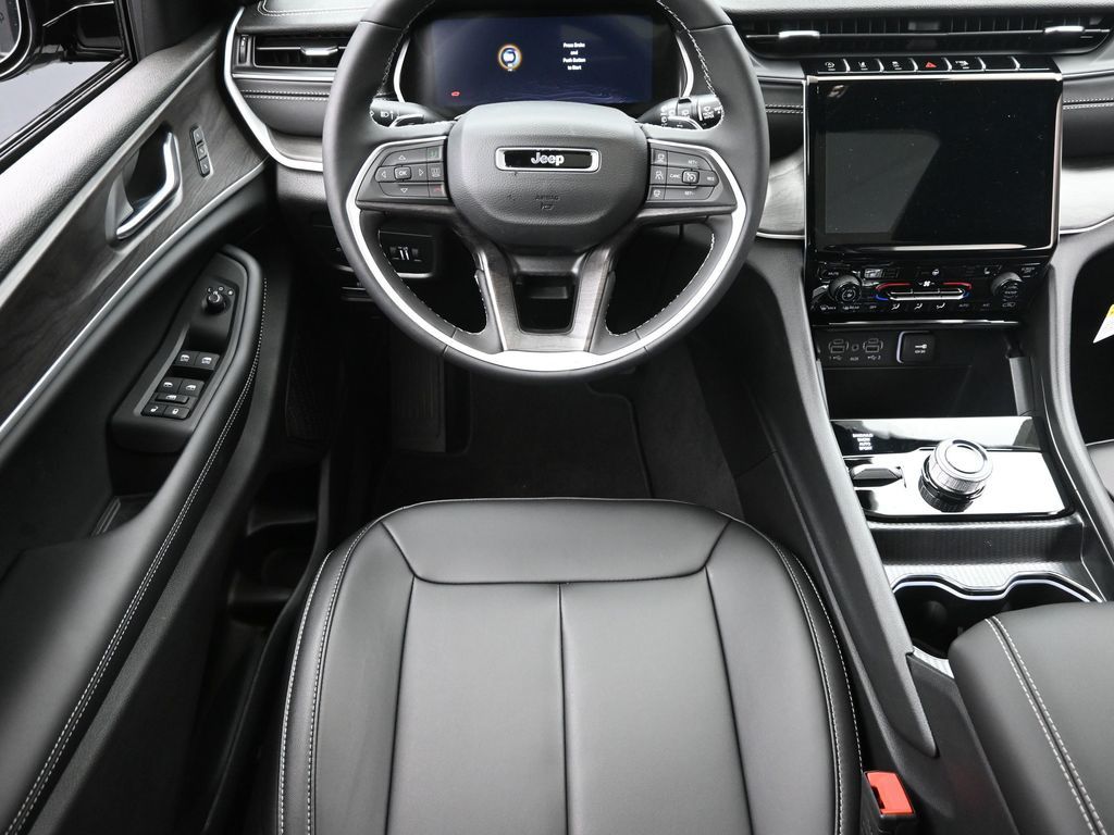 2025 Jeep Grand Cherokee Limited photo 9
