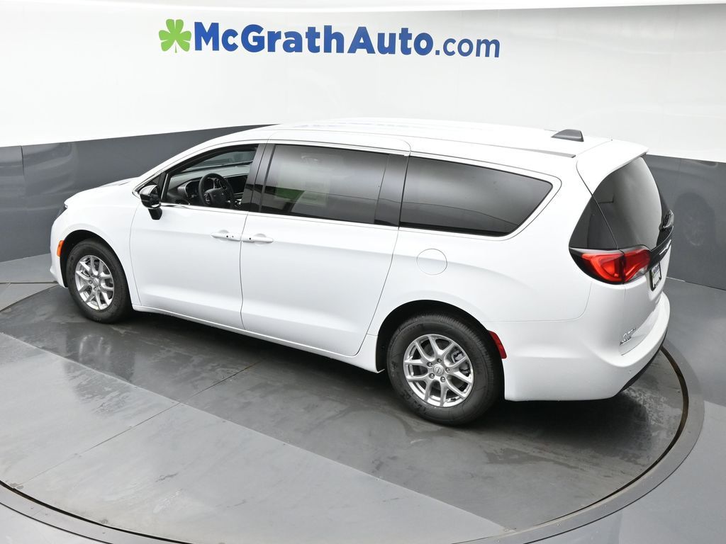 2026 Chrysler Voyager LX photo 19