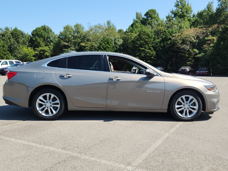 2018 Chevrolet Malibu 1LT photo 2