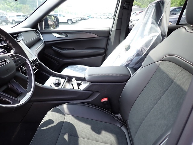 2025 Jeep Grand Cherokee Altitude X photo 11