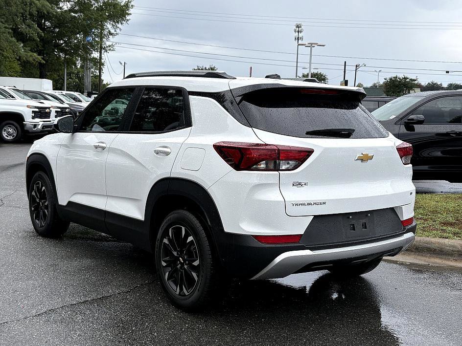 2022 Chevrolet Trailblazer LT photo 2