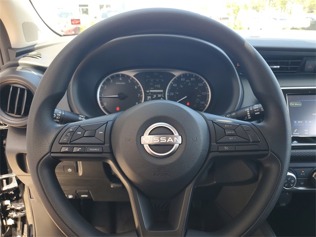 2025 Nissan Kicks Play S photo 9