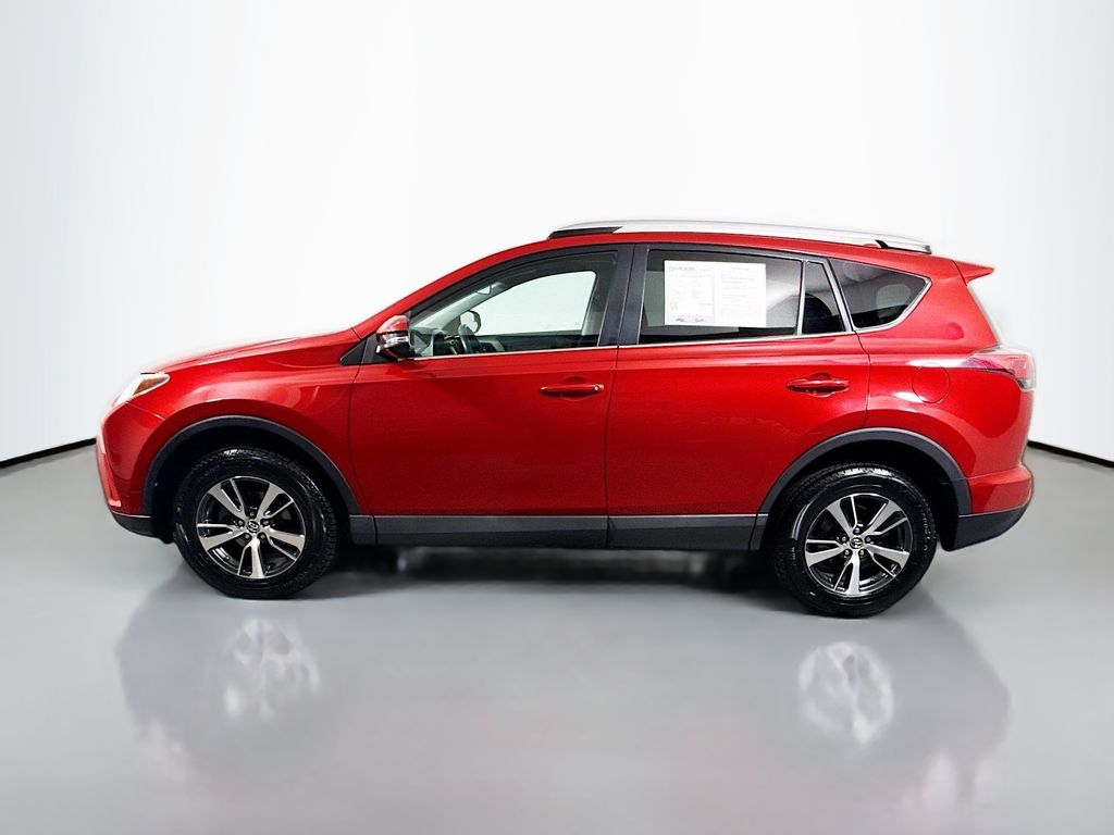 2016 Toyota RAV4 XLE photo 4