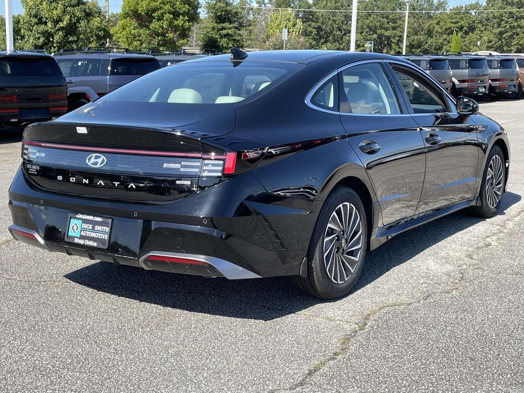 2025 Hyundai Sonata Hybrid Limited photo 3