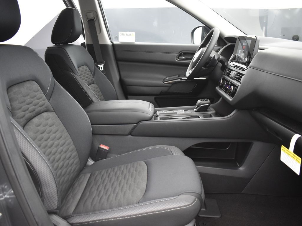 2025 Nissan Pathfinder S photo 24