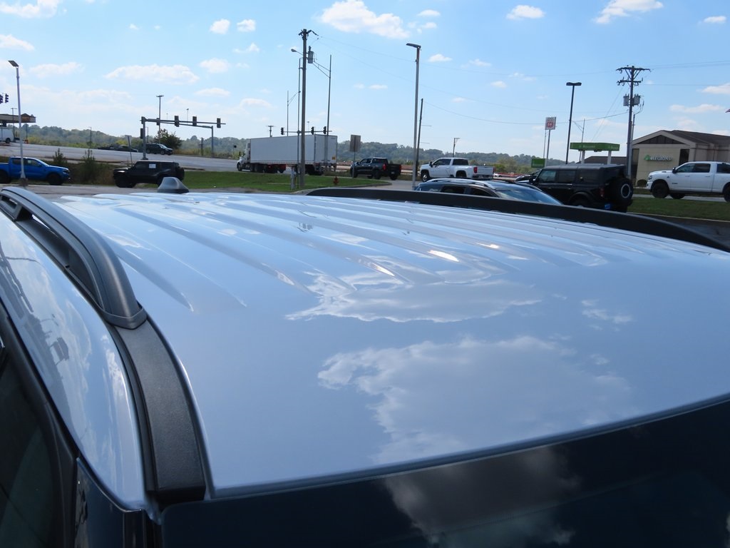 2025 Ford Explorer photo 4