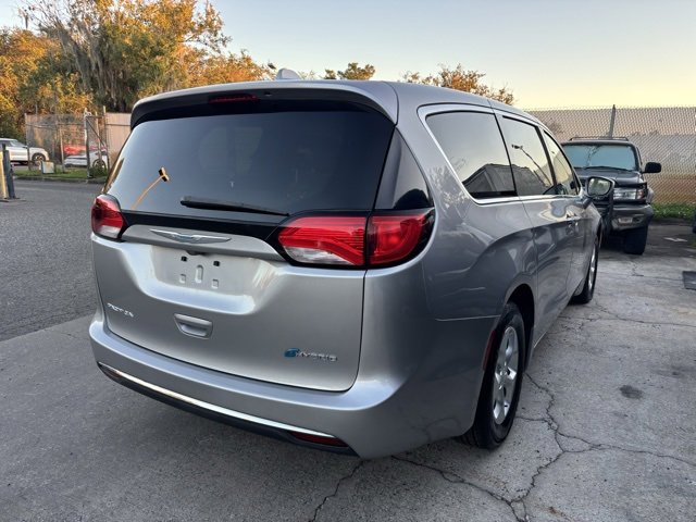 2017 Chrysler Pacifica Touring Plus photo 3