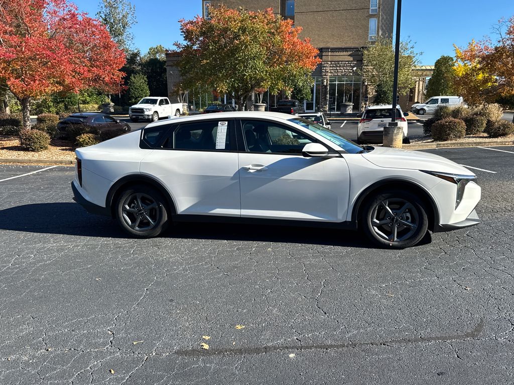 2025 Kia K4 LXS photo 2