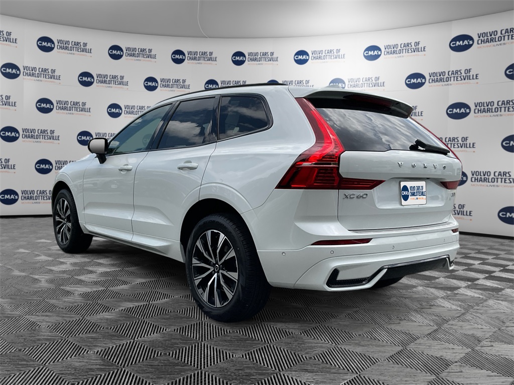 2025 Volvo XC60 B5 Plus photo 3