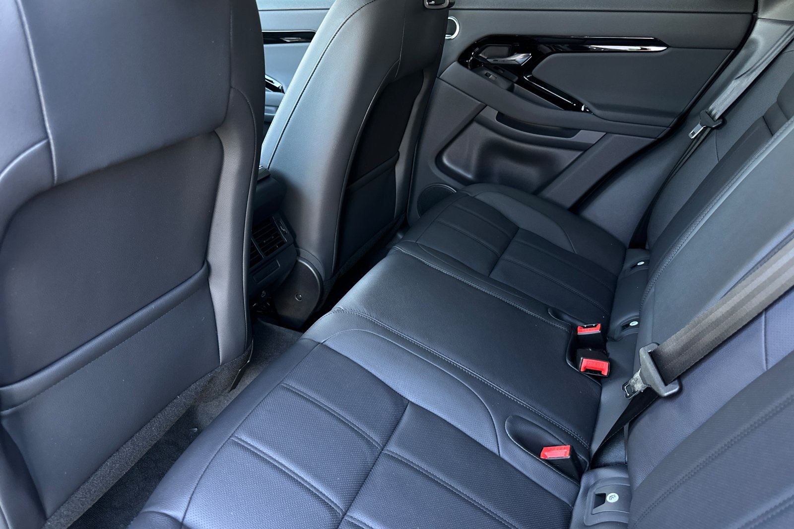 2026 Land Rover Range Rover Evoque Dynamic SE photo 11