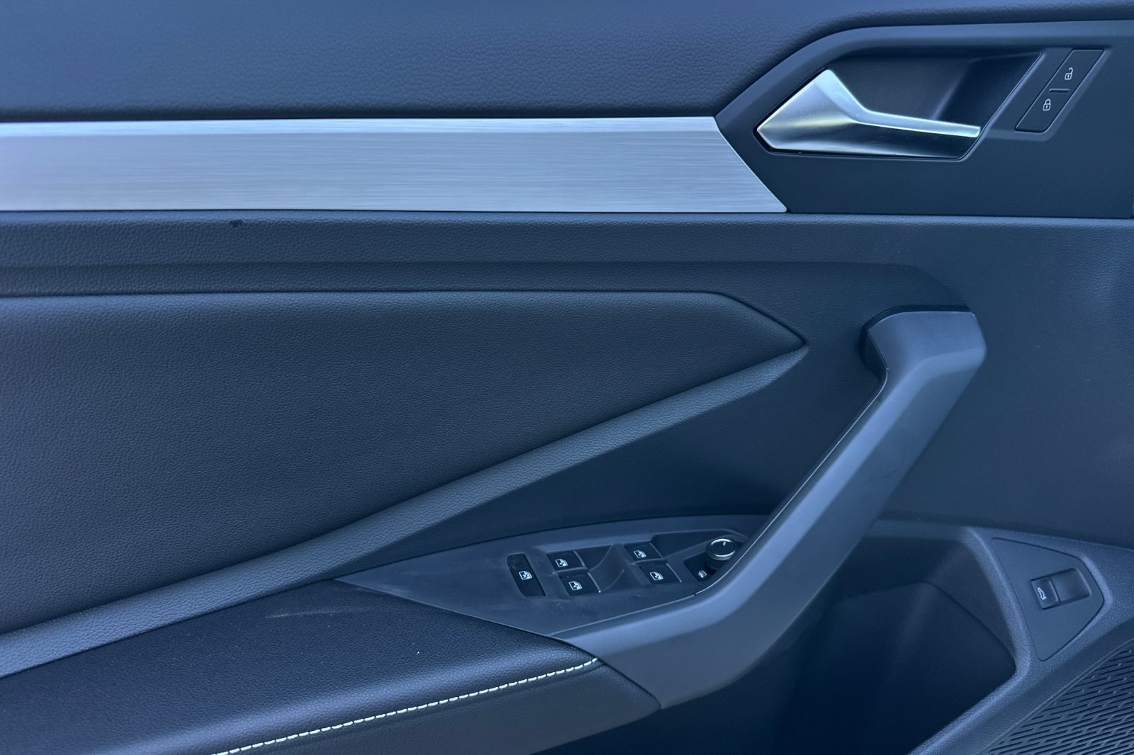 2025 Volkswagen Jetta 1.5T S photo 10