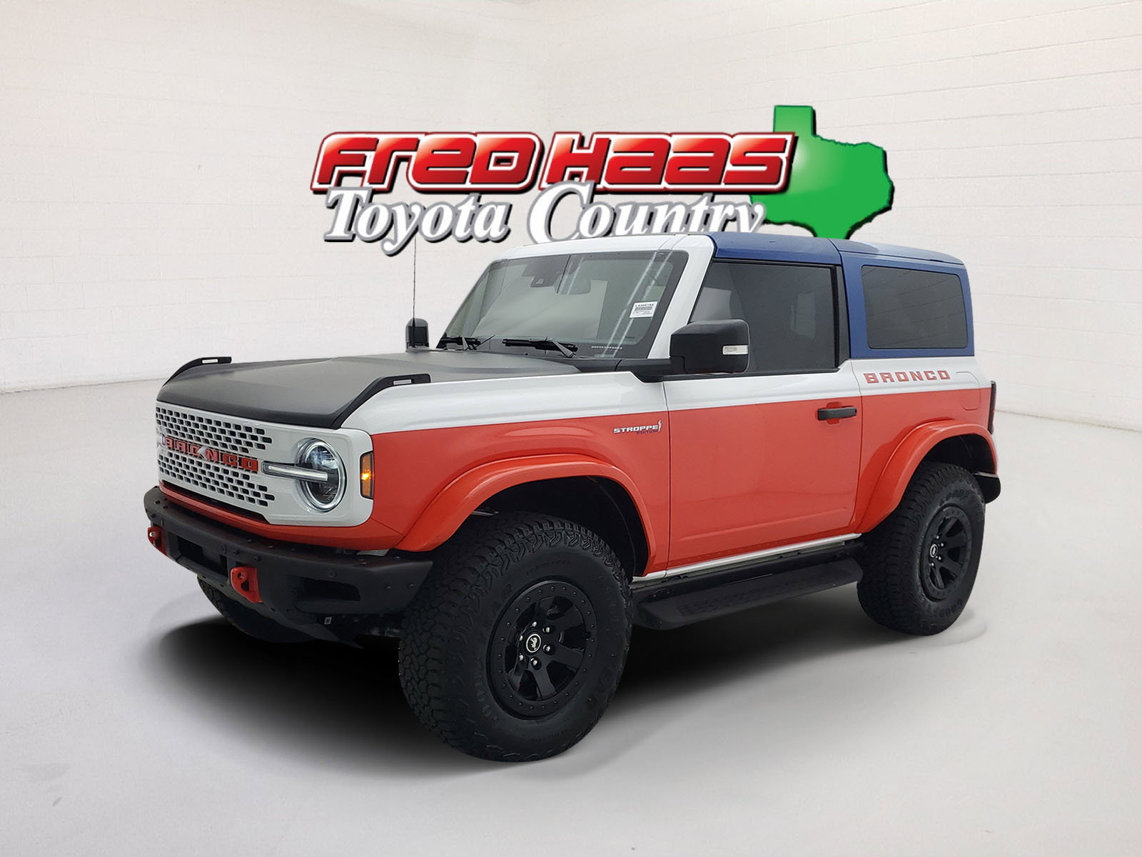 2025 Ford Bronco Base's photo