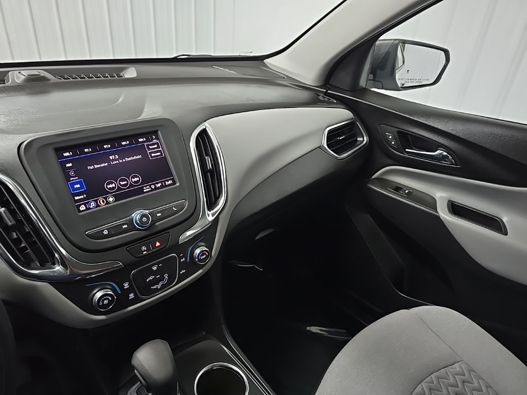 2022 Chevrolet Equinox LS photo 24