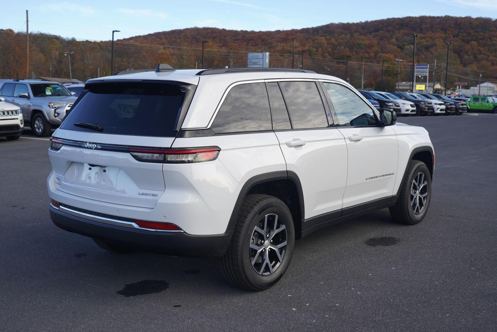 2025 Jeep Grand Cherokee Limited photo 3
