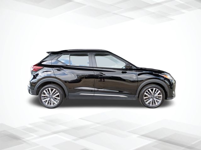 2024 Nissan Kicks SR photo 3