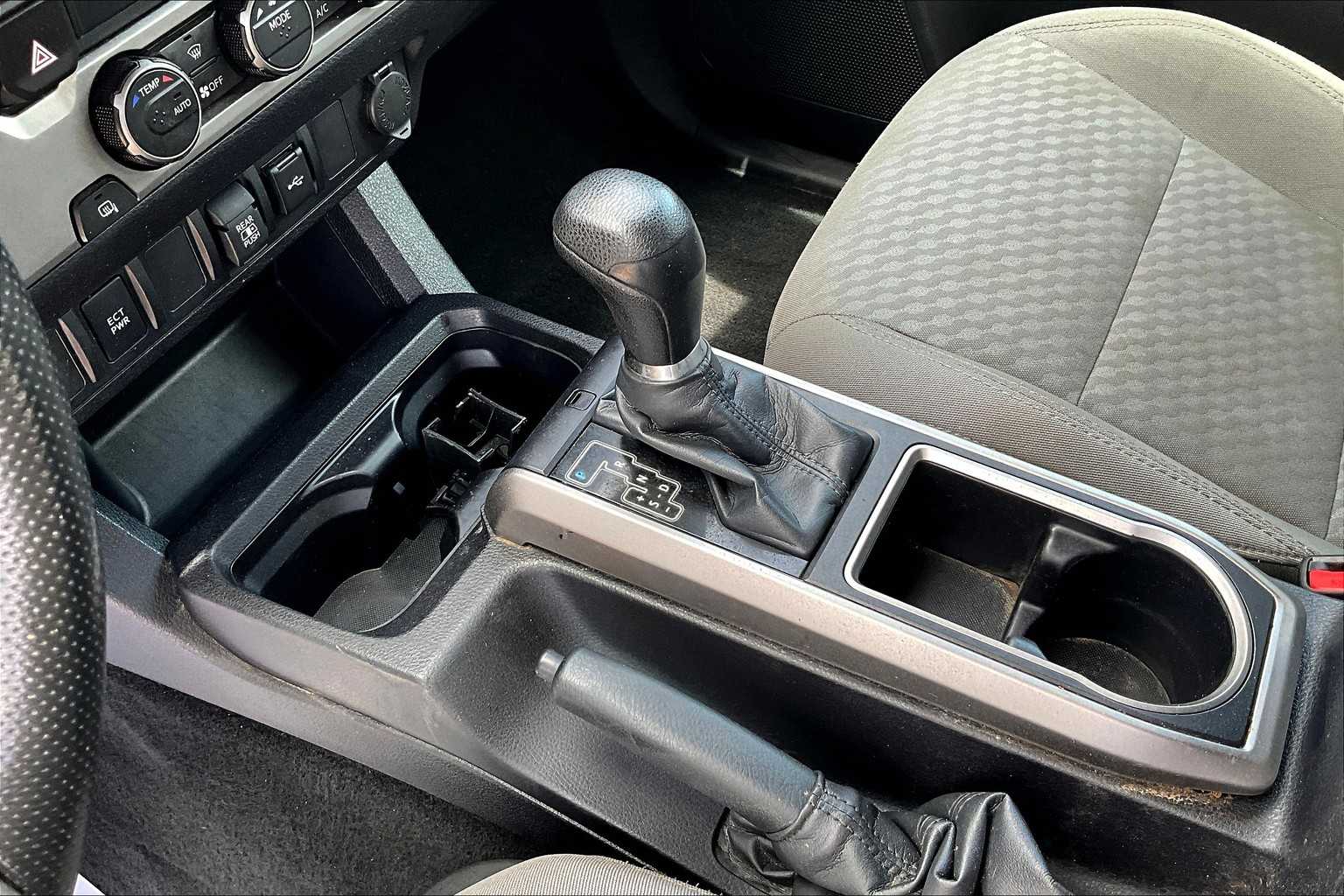 2023 Toyota Tacoma SR5 Double Cab V6 photo 16