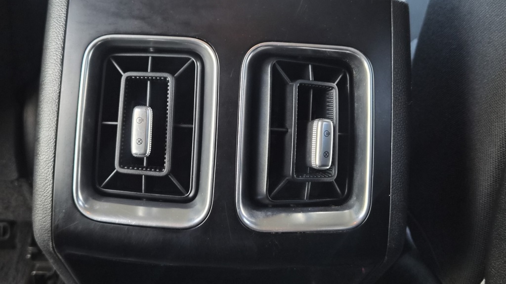 2023 Kia Sorento LX photo 14