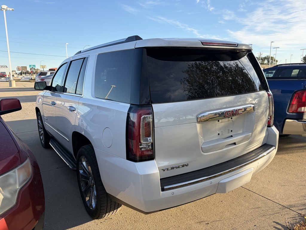 2017 Gmc Yukon Denali photo 2
