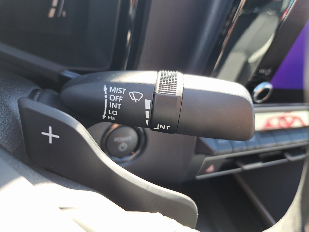 2025 Toyota Camry SE photo 24