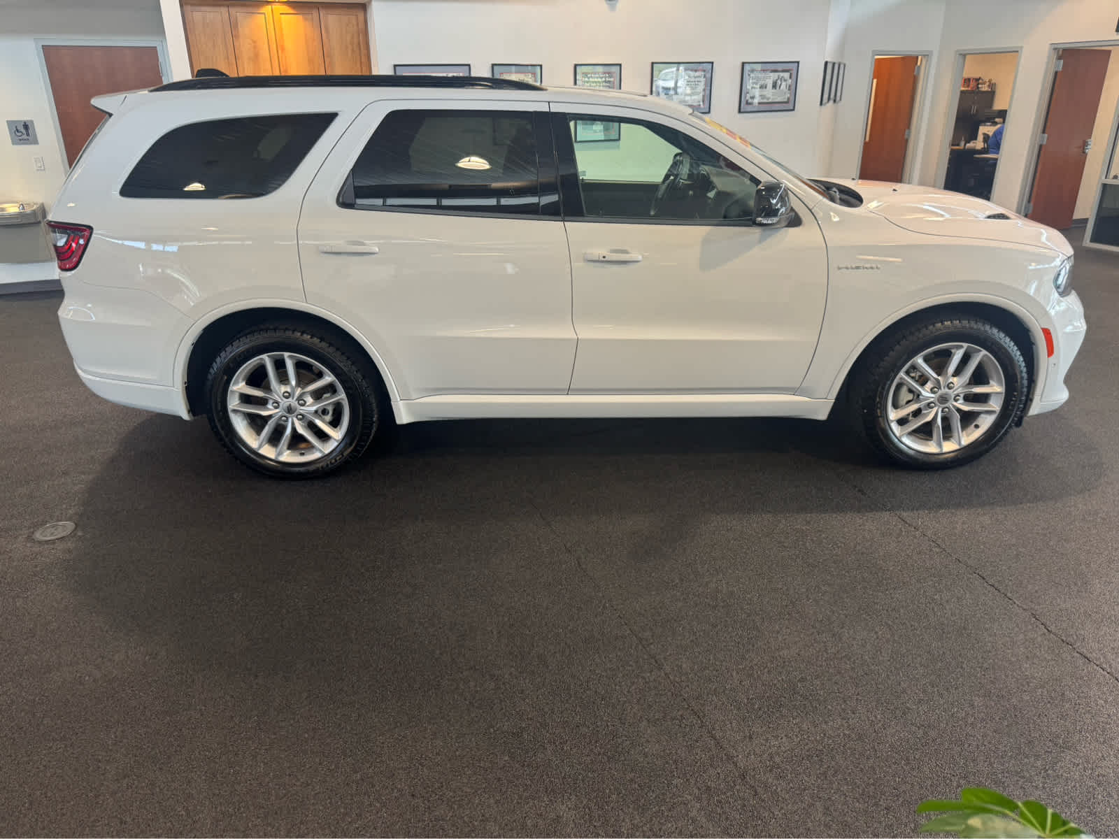 2023 Dodge Durango R/T Plus photo 2