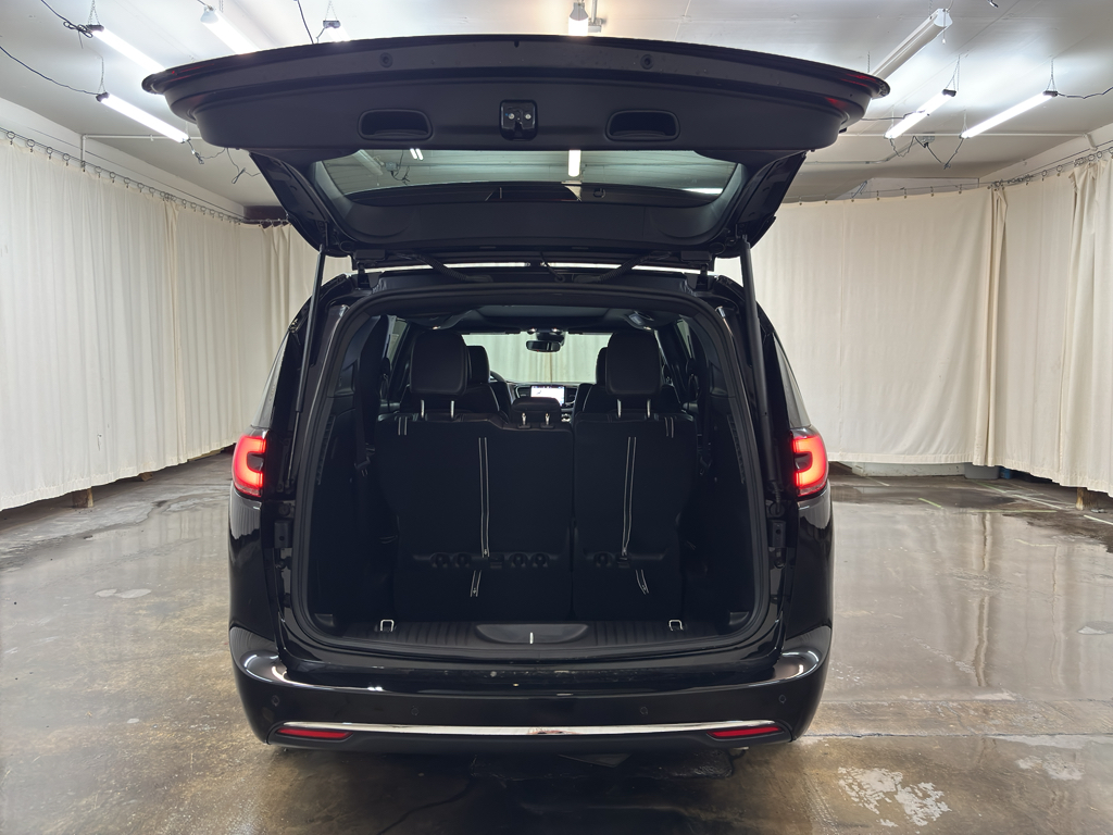 2026 Chrysler Pacifica photo 7