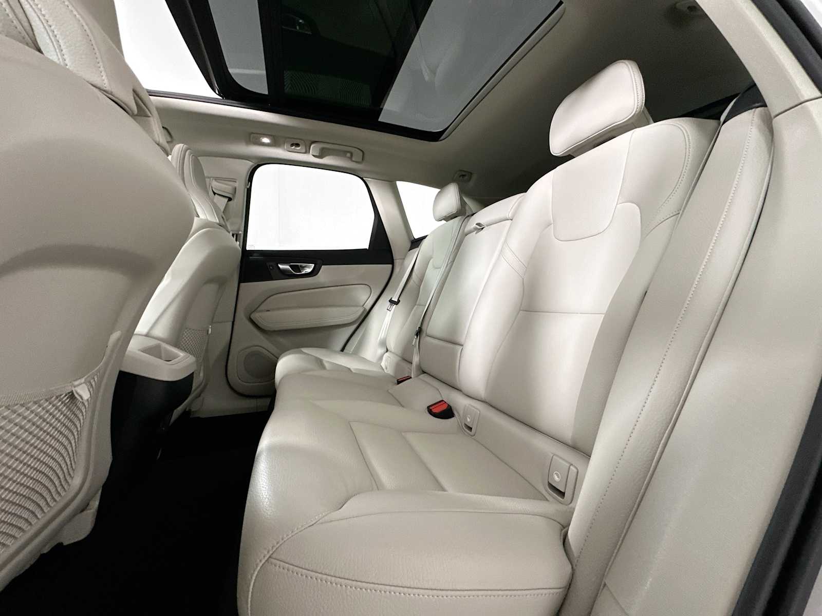 2025 Volvo XC60 B5 Core photo 21