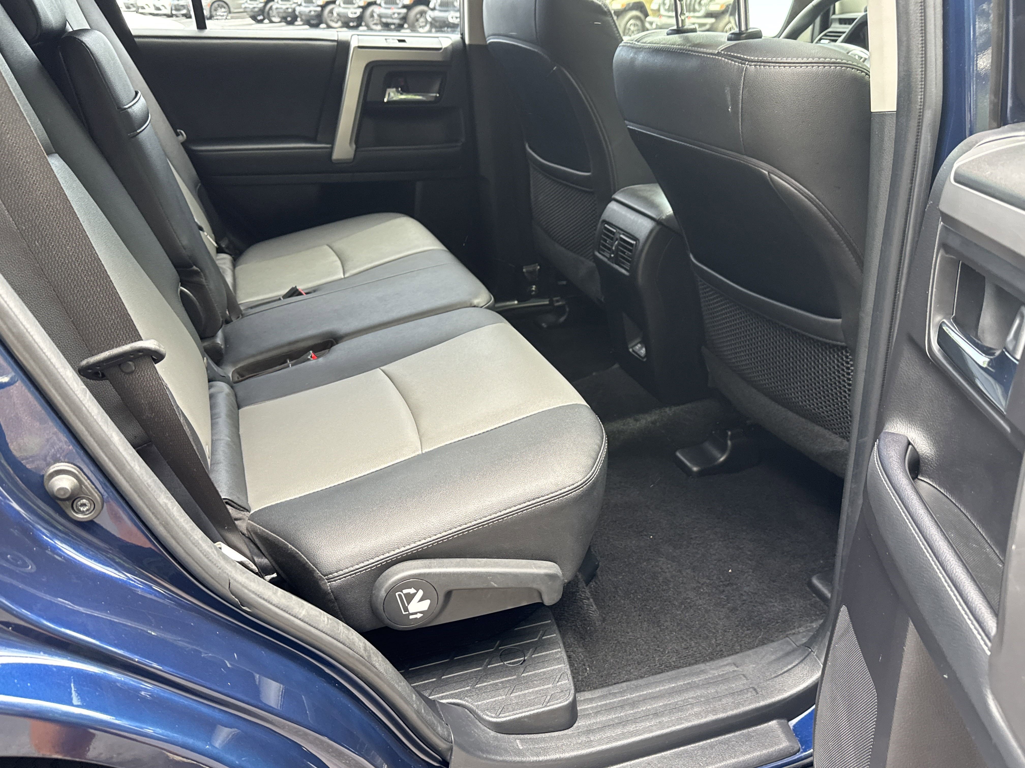 2022 Toyota 4Runner SR5 Premium photo 3