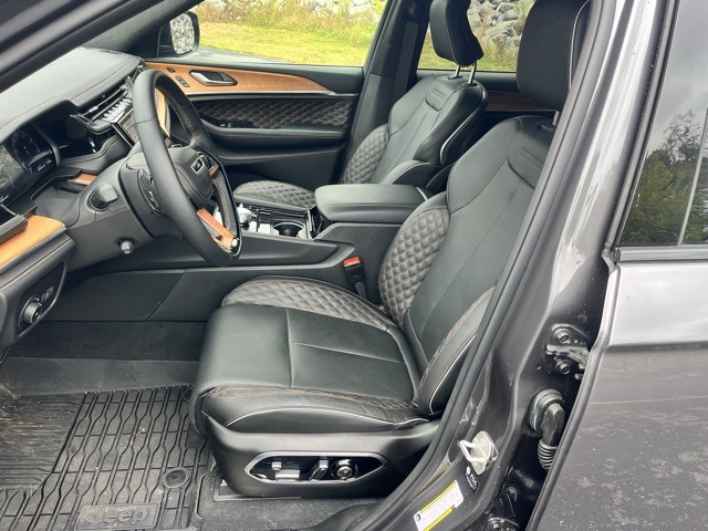 2024 Jeep Grand Cherokee L Summit photo 12