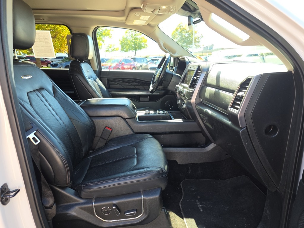2019 Ford Expedition MAX Platinum photo 18