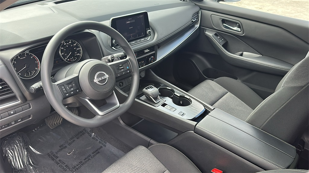 2024 Nissan Rogue SV photo 11