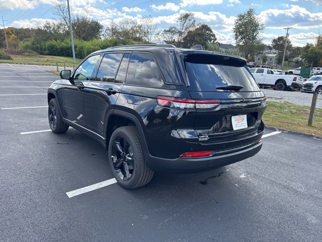 2025 Jeep Grand Cherokee Limited photo 2