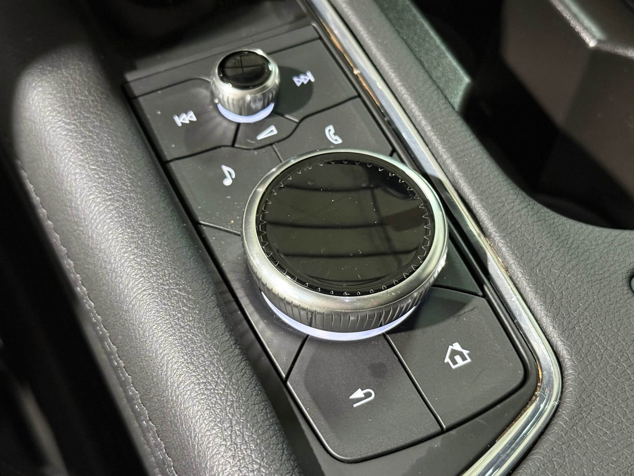 2025 Cadillac XT6 Luxury photo 30