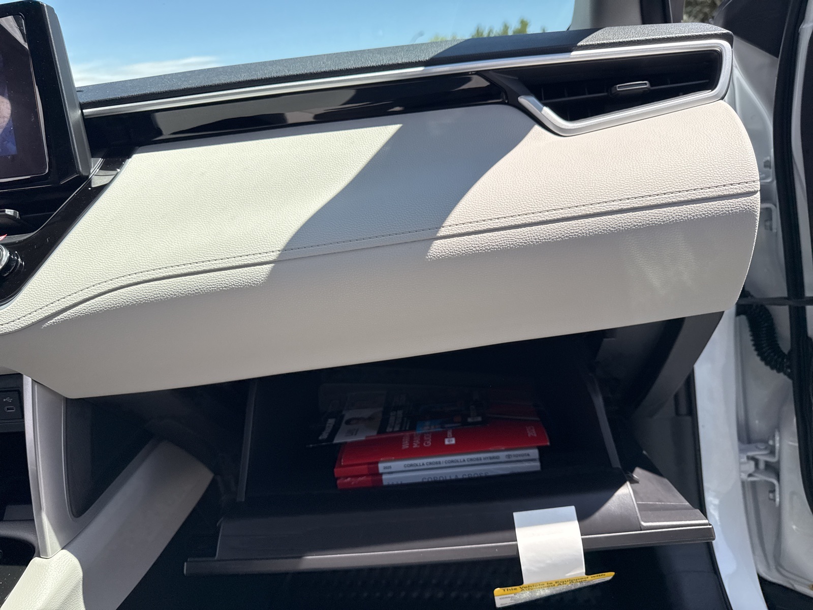 2025 Toyota Corolla Cross LE photo 37