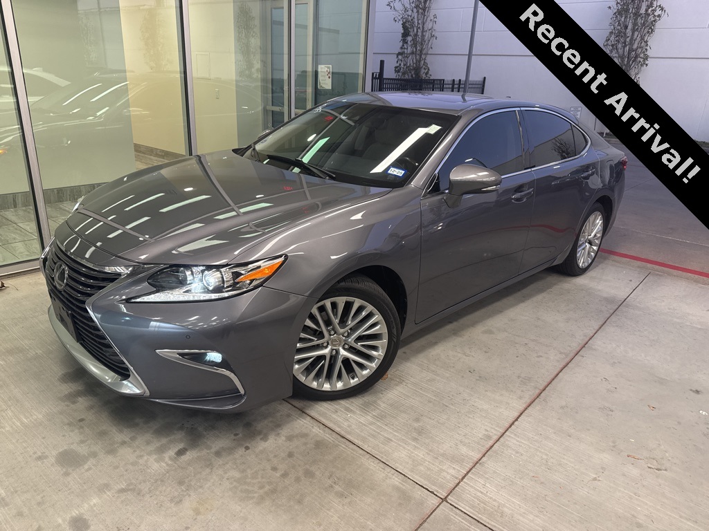 2016 Lexus ES 350's photo