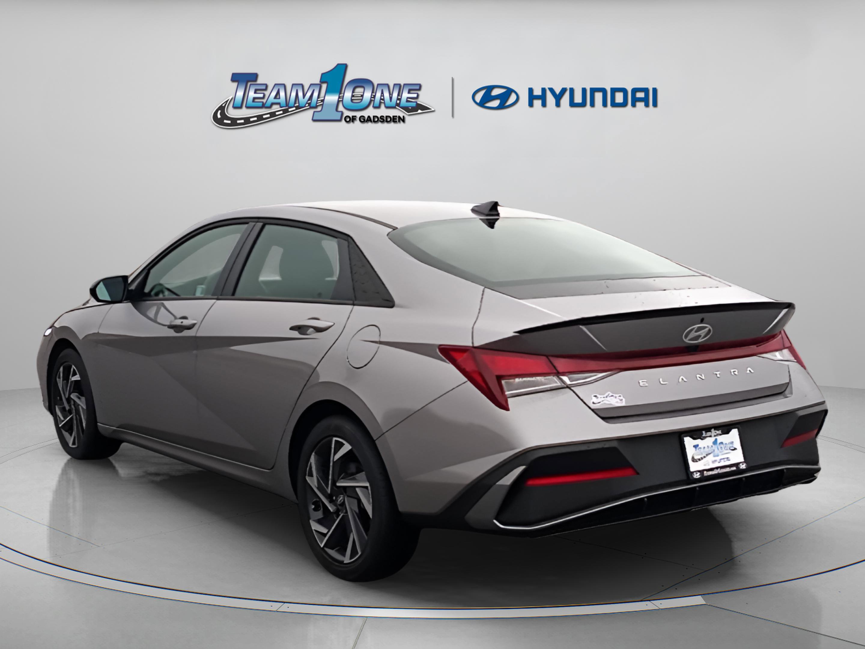 2025 Hyundai Elantra SEL Sport photo 4