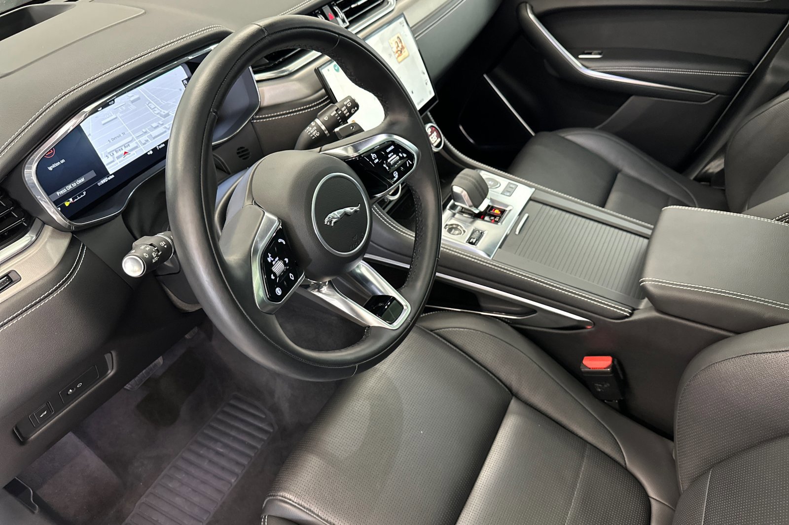 2025 Jaguar F-PACE P250 R-Dynamic S photo 3