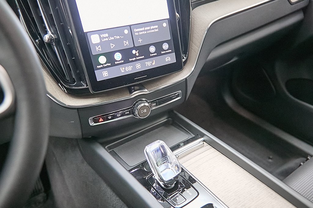 2026 VOLVO XC60 - Image 15