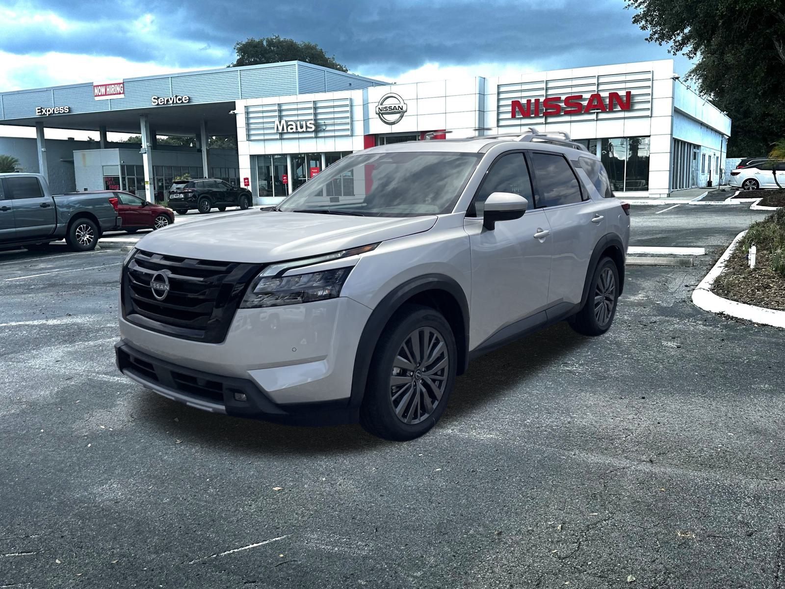 2025 Nissan Pathfinder SL photo 5