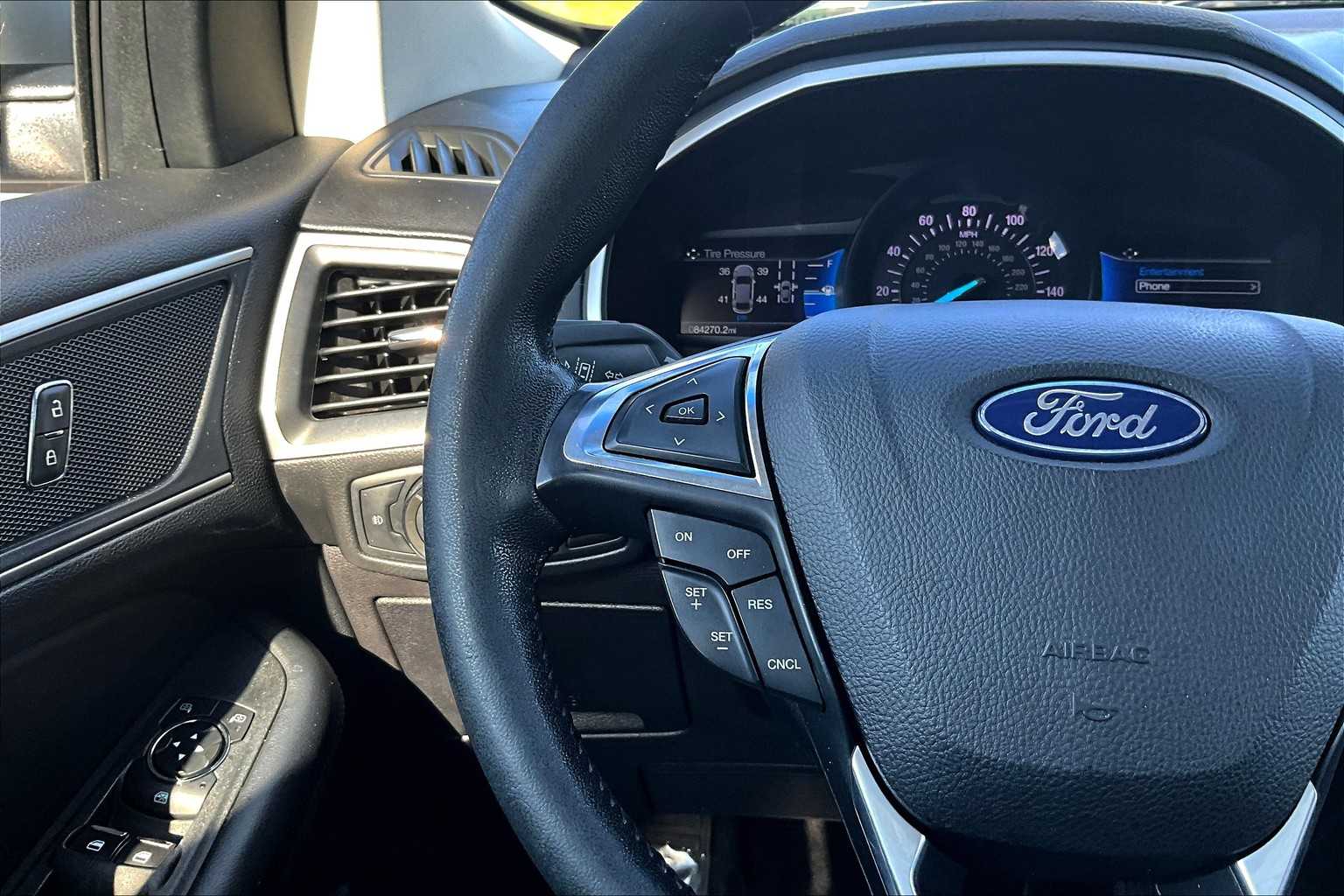 2021 Ford Edge SEL photo 22