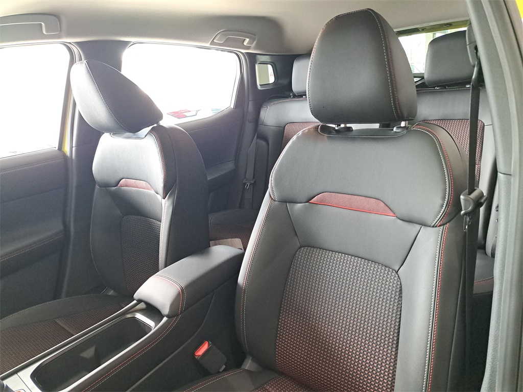 2026 Nissan Kicks SR photo 20