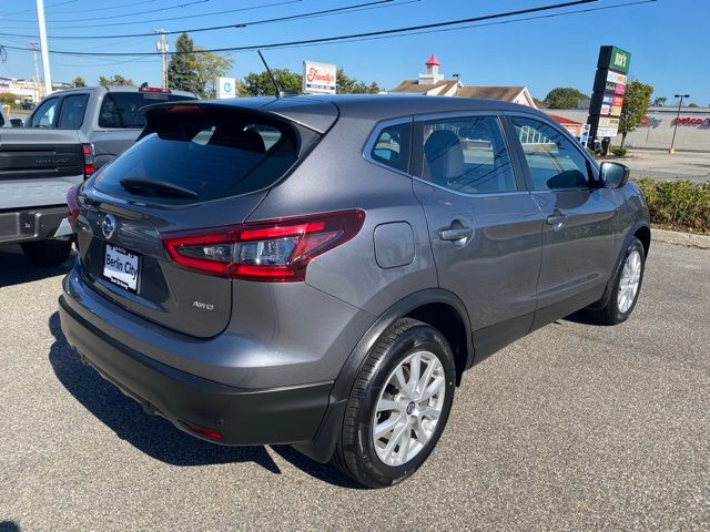 2022 Nissan Rogue Sport S photo 2