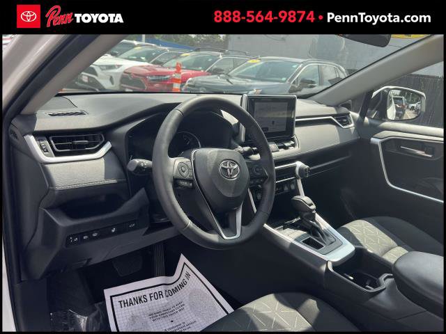 2023 Toyota RAV4 XLE photo 18