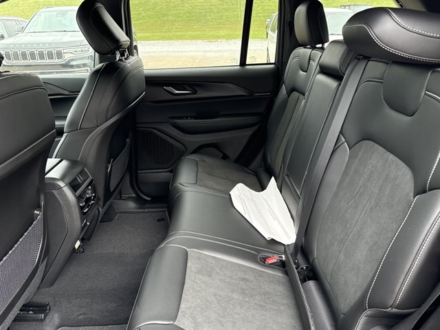 2025 Jeep Grand Cherokee Altitude X photo 2